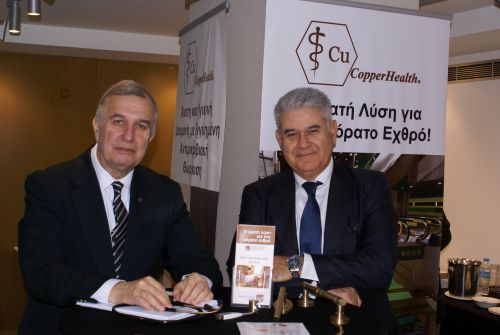Ο επιστημονικός σύμβουλος του Ε.Ι.Α.Χ. σε θέματα υγείας Δρ. Π. Ευσταθίου και ο Γενικός Διευθυντής του Ε.Ι.Α.Χ. κύριος Ν. Βεργόπουλος